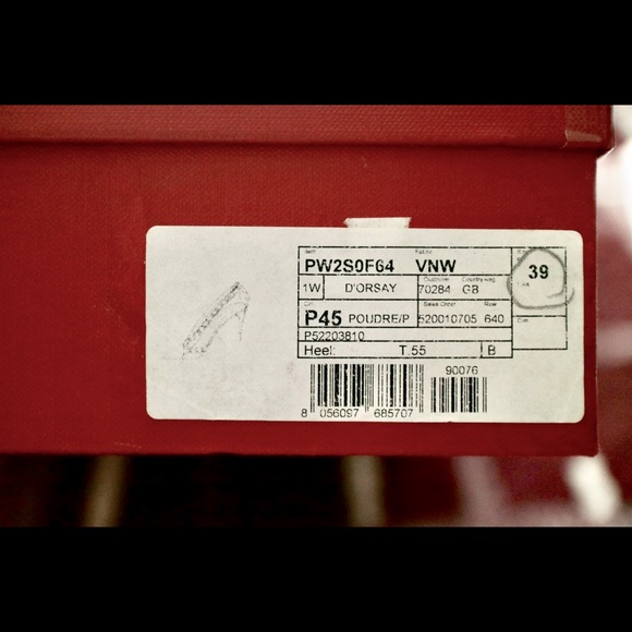 VALENTINO GARAVANI
Rockstud Crisscross D'Orsay Pumps - Picture 11 of 12